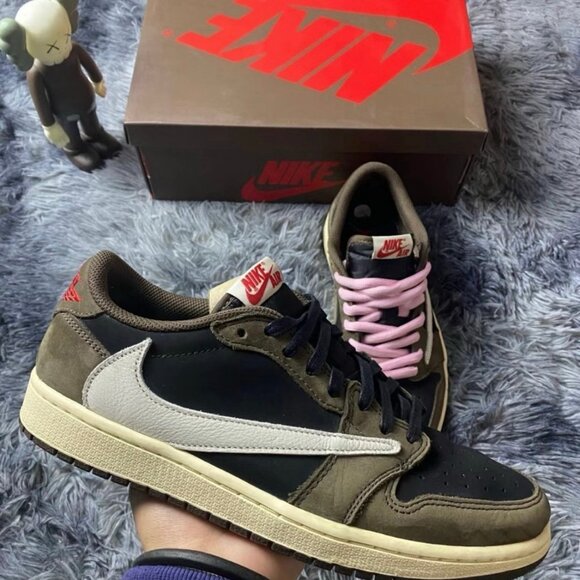 COPY - Size 9.5 travis scott j1 low. Missing box papers but other then that all… - Picture 1 of 4